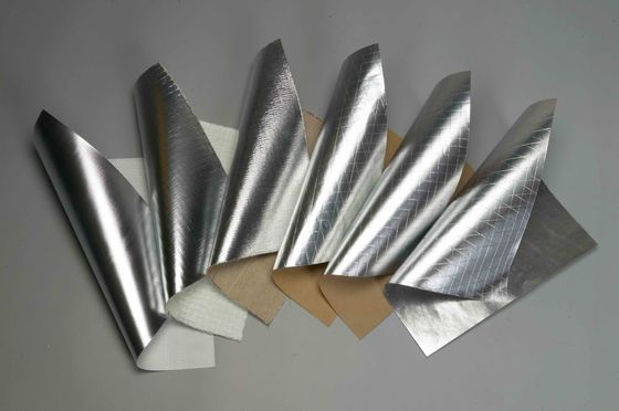 Wärmedämmungs-Folie gegenübergestelltes errichtendes Papier