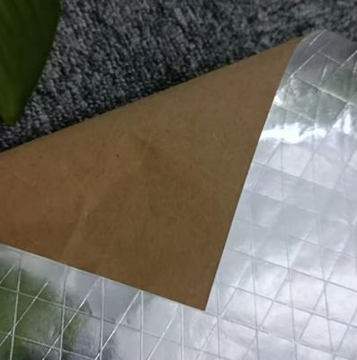 Handelsübliche Folien-Scrim-Kraft-Fassade mit 95 gsm Grundgewicht, 7 um Foliendicke und 60 gms Kraftpapierunterlage